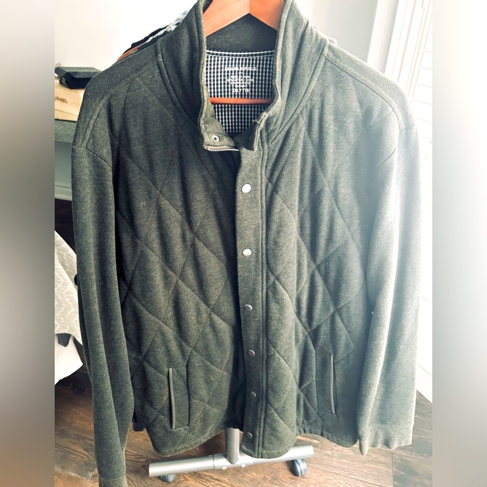 Men’s Banana Republic Shacket
Sz. XXL
EUC
Zipper & snap buttons 
Olive green